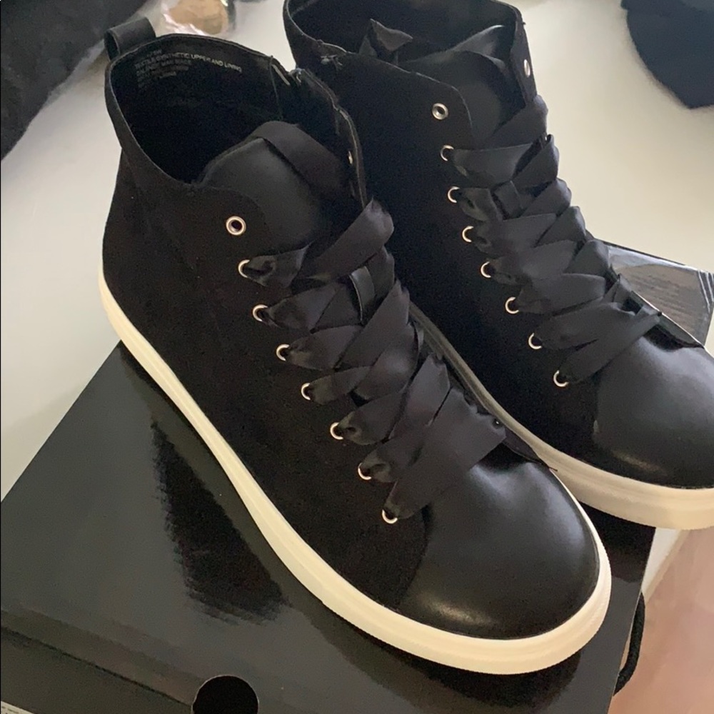 Torrid Black MIXD Laceup high top sneaker 10.5W